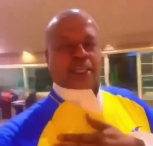 بالفيديو.. سعيد العويران يظهر بقميص النصر.. ويغني: عالمي بالمجد محدٍ يطوله