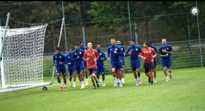 بالفيديو.. رونالدو ولاعبو النصر يخوضون تدريباتهم وسط حصار الجماهير