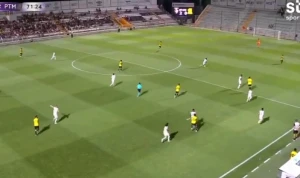 بالفيديو.. طرد عبدالرحمن العبود بعد اعتدائه على لاعب بورتيمونينسي في ودية الاتحاد