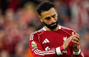 بالفيديو.. "صلاح" ينهمر بالبكاء في أولى مباريات فريقه بالموسم الجديد.. والكشف عن السبب!