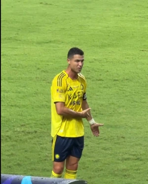 بالفيديو.. لحظة غضب لرونالدو بعد طرد ماني أمام الاتحاد