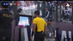 شاهد.. لحظة إلغاء هدف الهلال الأول أمام الرياض