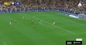 بالفيديو.. طرد حارس الاتحاد "رايكوفيتش" بعد تدخل عنيف على لاعب الفتح