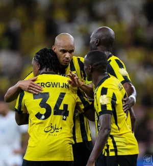 خبير تحكيمي يحسم الجدل بشأن هدف الاتحاد الثالث أمام الفتح