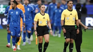 رد فعل مالكوم تجاه إليانا فيرنانديز حكمة مباراة الهلال والقادسية «صورة»