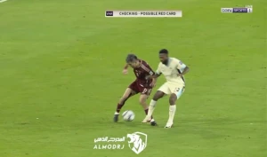 بالفيديو: لحظة طرد لاعب الاتحاد " مهند الشنقيطي" أمام الوحدة الإماراتي