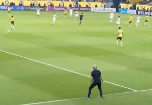 بالفيديو.. انفعال جيسوس مدرب النصر على عبدالله الخيبري خلال مباراة استقلال دوشنبه