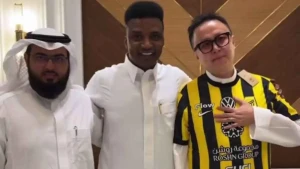 بالفيديو.. مشجع صيني يعتنق الإسلام بعد تأثره بنادي الاتحاد.. ومحمد نور يفاجئه