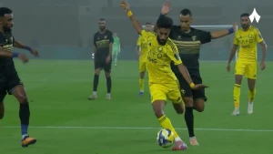 خبير تحكيمي يحسم الجدل حول ركلة جزاء النصر الملغاة أمام جدة