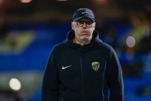 تفاصيل الاجتماع العاجل.. هل منح كريم بنزيما الضوء الأخضر لإقالة بلان؟