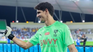 الهلال يحسم مصير تمديد عقد حارسه ياسين بونو