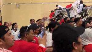 فيديو جديد يظهر جماهير إندونيسيا وهي تقتحم بوابات ملعب الإنماء