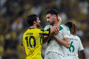 بالفيديو.. اشتباك بين حسام عوار وميريح ديميرال في مباراة الأهلي والاتحاد