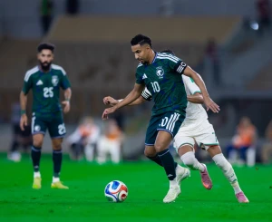 بالفيديو.. المنتخب السعودي يخسر بثنائية أمام الجزائر وديًا