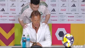 بالفيديو.. الحمدان يقبل رأس "رينارد" خلال المؤتمر الصحفي بعد الخسارة أمام المغرب ويثير الجدل