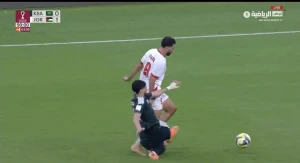 بالفيديو.. لحظة طرد لاعب المنتخب السعودي وليد الأحمد أمام الأردن في نصف نهائي كأس العرب