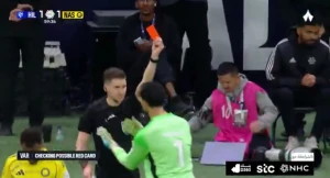 بالفيديو : لحظة طرد حارس النصر " نواف العقيدي" أمام الهلال