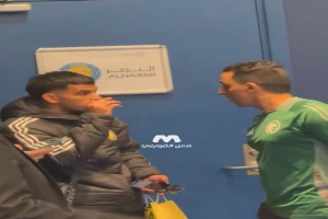 «طلب عدم التصوير».. بالفيديو.. حكم مباراة النصر والتعاون يفجر جدلا مع سعد الناصر  لاعب النصر