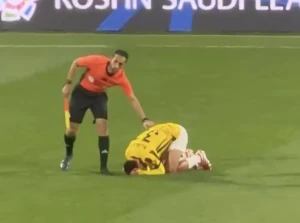 بالفيديو.. انهيار لاعب الاتحاد بعد هدف الفتح القاتل