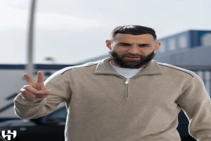 الكشف عن رقم قميص بنزيما مع الهلال «صور»