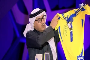 «قميص رونالدو هدية».. بالفيديو.. ظهور مفاجئ لـ تركي السهلي في برنامج نادينا بعد خلافه مع عبدالرحمن الحميدي main