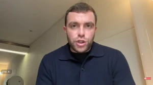 ‫ بالفيديو.. فابريزيو رومانو يكشف أسرار غياب كريستيانو رونالدو عن النصر!