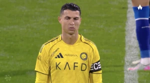 بالفيديو: كرستيانو رونالدو يتحدث مع نفسه قبل مباراة النصر والفتح