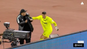 بالفيديو.. حارس الخلود يدفع حامل الكرات والحكم يتدخل