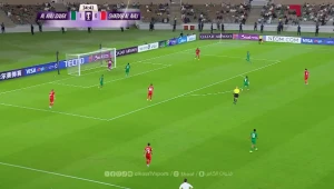 خطأ فادح.. بالفيديو.. شباب أهلي دبي يستقبل هدفًا غريبًا أمام الأهلي main