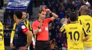 خبير تحكيمي يحسم الجدل بشأن طرد حسن كادش أمام الهلال