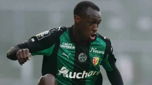 بالفيديو.. تصرف مفاجئ من لاعبي وجماهير لانس تجاه سعود عبد الحميد بعد هدفه أمام ميتز الفرنسي main