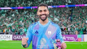 الصانبي حارس الأهلي يصدم جمهوره بتصرف غريب بعد الخسارة أمام الهلال «صورة» main