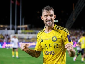 خطوة أخيرة تفصل مارتينز عن تمديد عقده مع النصر