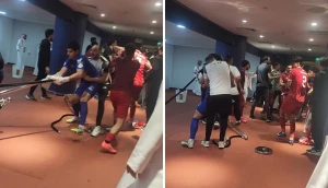 فوضى في الممرات.. بالفيديو: لاعبو زاخو العراقي يحاولون الاقتحام والاشتباك مع علي البليهي بعد مباراة "الشباب" main