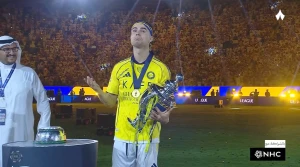 شاهد..طريقة احتفال كريستيانو رونالدو بكأس الدوري