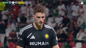 بالفيديو.. لحظة طرد حارس النصر بينتو أمام الاتفاق