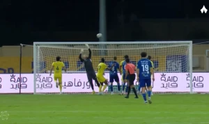 بالفيديو.. مراد باتنا يسجل هدفًا عالميًا في فوز الفتح على الحزم بالدوري