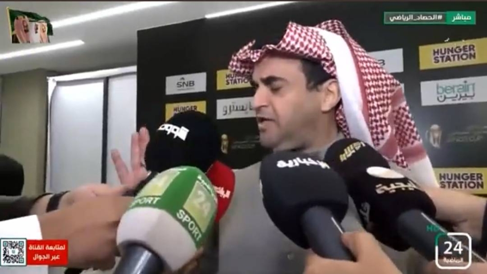 شاهد : البلطان ينفعل على مراسل قناة رياضية :  سؤالك غير محترم .. ويجب أن تقف احتراما عندما تتكلم عن الشباب !