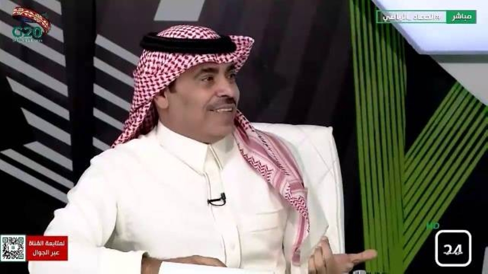 الجماز ينشر صورة للفنان المصري محمد هنيدي وهو يرتدي الأصفر.. ويعلق !