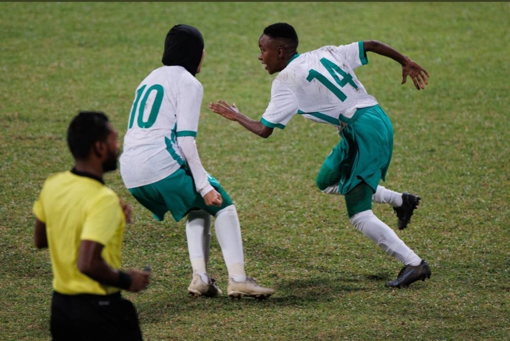 البندري مبارك تدخل التاريخ وتقود منتخب سيدات السعودية للفوز على المالديف !