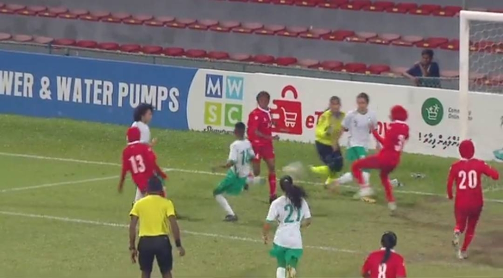 "بالكعب".. شاهد هدف البنداري مبارك لاعبة المنتخب السعودي في مرمى المالديف على طريقة ميسي ورونالدو !