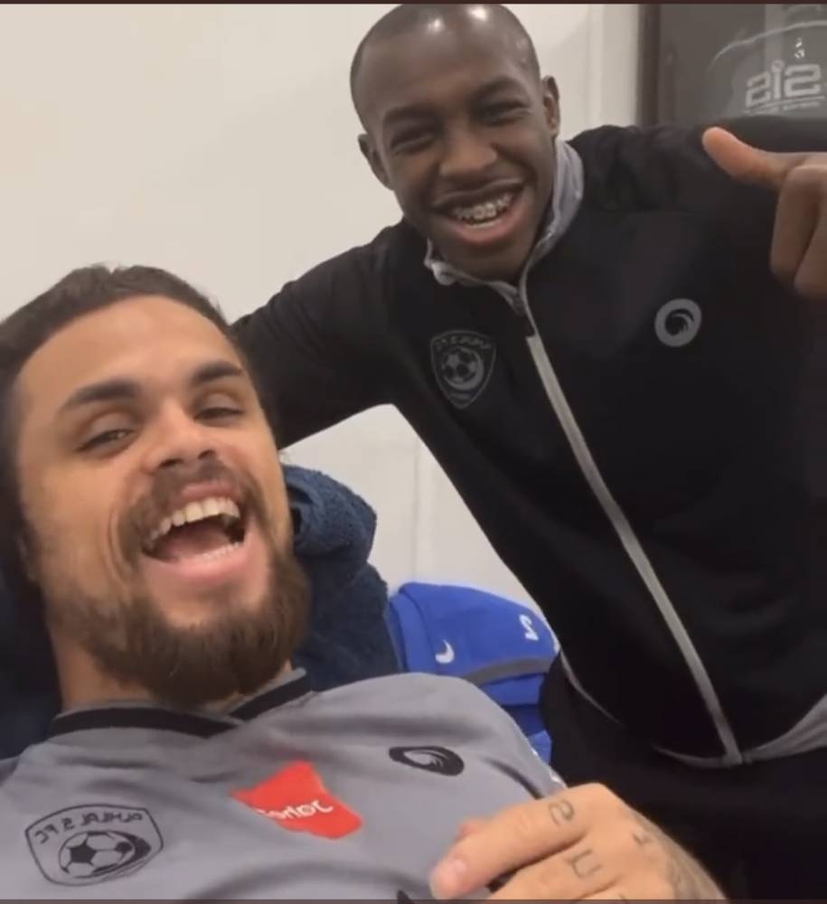 شاهد وصلة ضحك بين ميشيل وسعود قبل مواجهة الهلال والحزم!