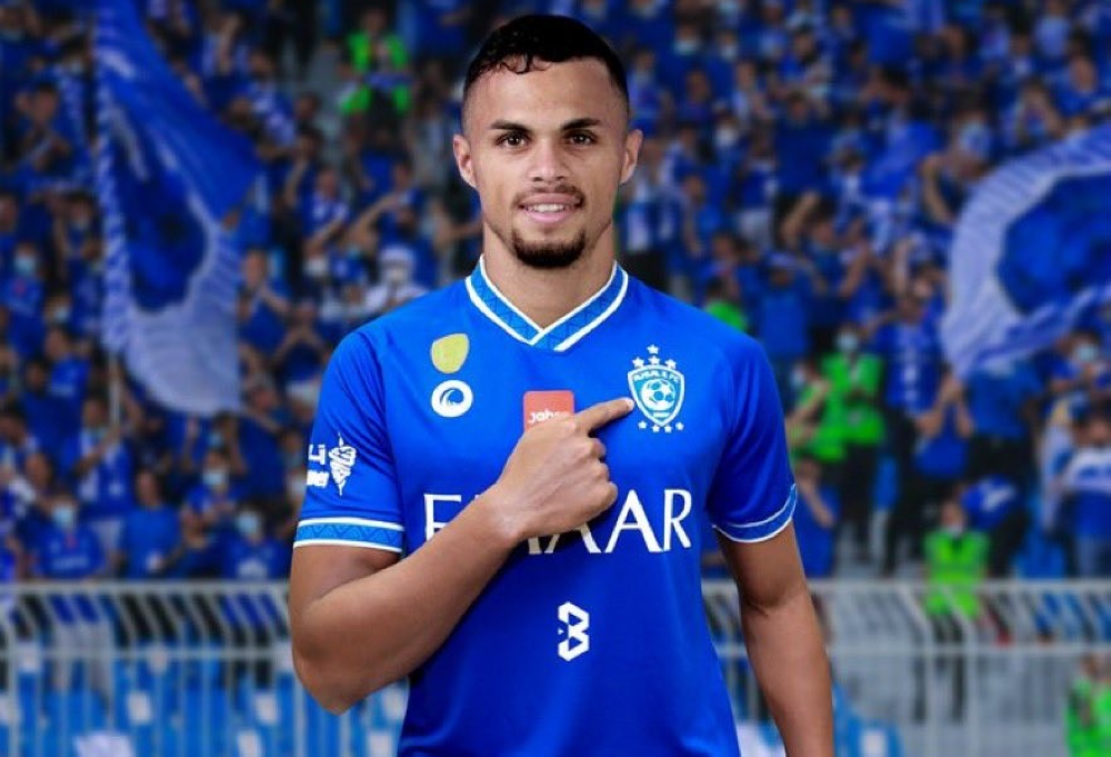 لاعب الهلال "ميشيل" يكشف حقيقة رحيله من الفريق!