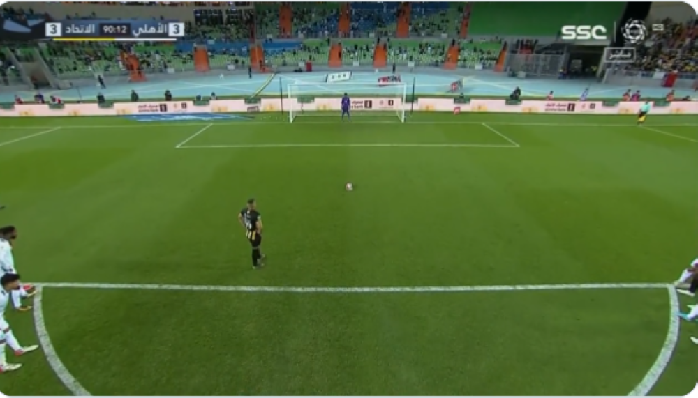 شاهد.. "حمدالله" يضيف الهدف الرابع للاتحاد في شباك الأهلي لتصبح النتيجة "4-3"