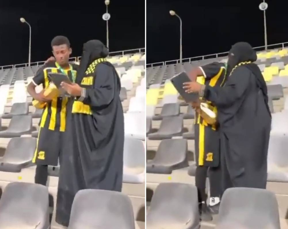 شاهد.. ردة فعل لاعب الاتحاد تجاه والدته بعد الفوز بكأس الدوري يحظى بتفاعل واسع