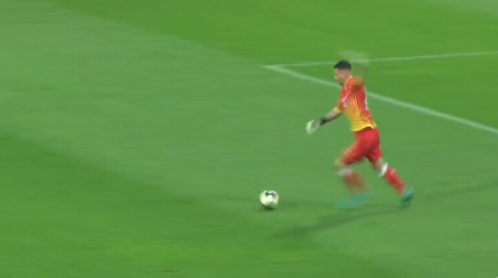 شاهد: حارس إيطالي يسجل هدفا رائعًا في الوقت القاتل!