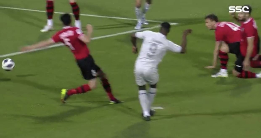 شاهد.. إيجالو يهدر فرصة تسجيل هدف ثاني للهلال في شباك استقلول !