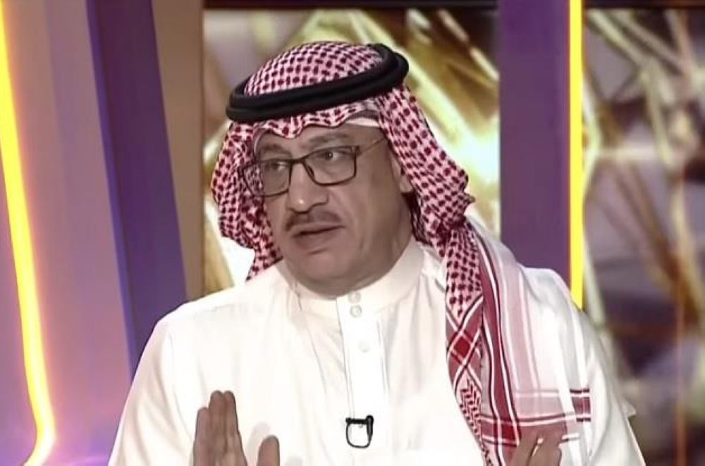 "مكثرين شوربة وسمبوسة "..عارف ينشر تغريدة عن المطالبين بإيقاف الدوري!