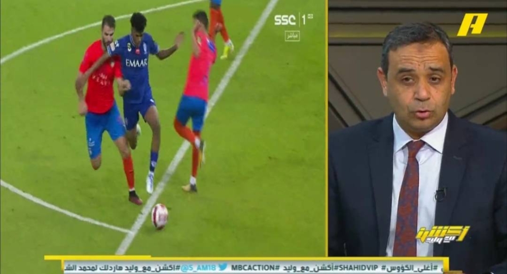 شاهد.. هل يستحق الهلال ركلة جزاء أمام الفيحاء؟.. الحكم سمير عثمان يرد