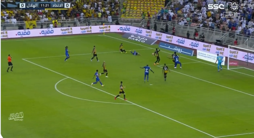 شاهد: بعد العودة لتقنية الـVAR.. حكم المباراة يقرر عدم احتساب ركلة جزاء للهلال